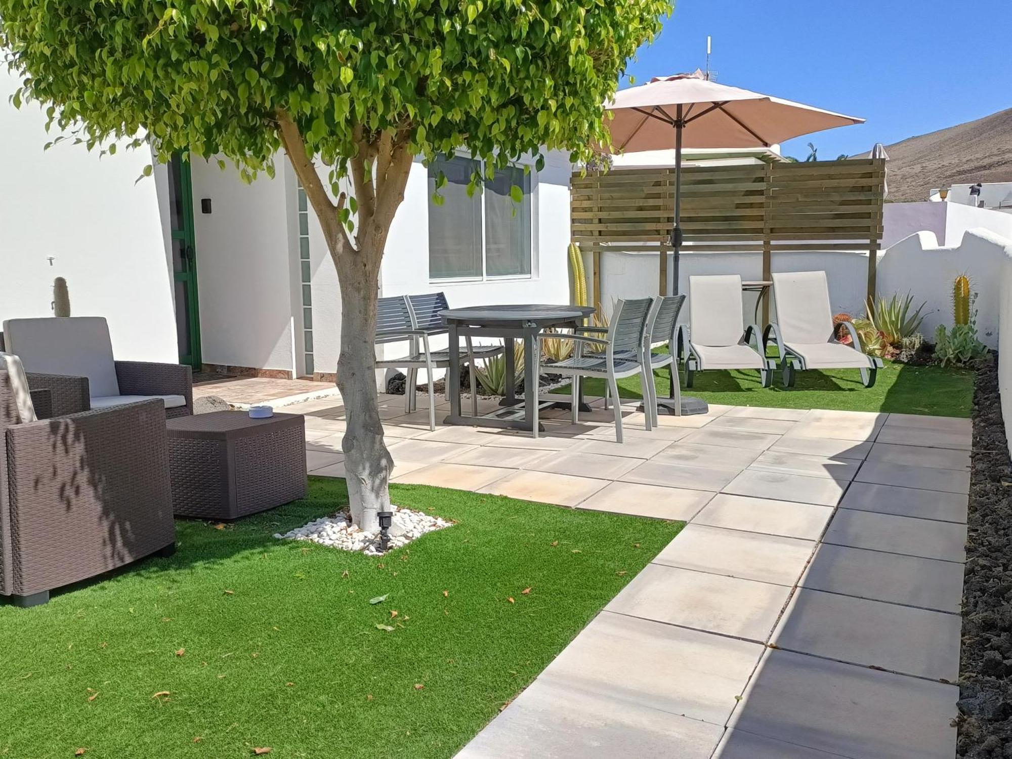 The White House With Pool - Playa Blanca Apartment Exterior photo