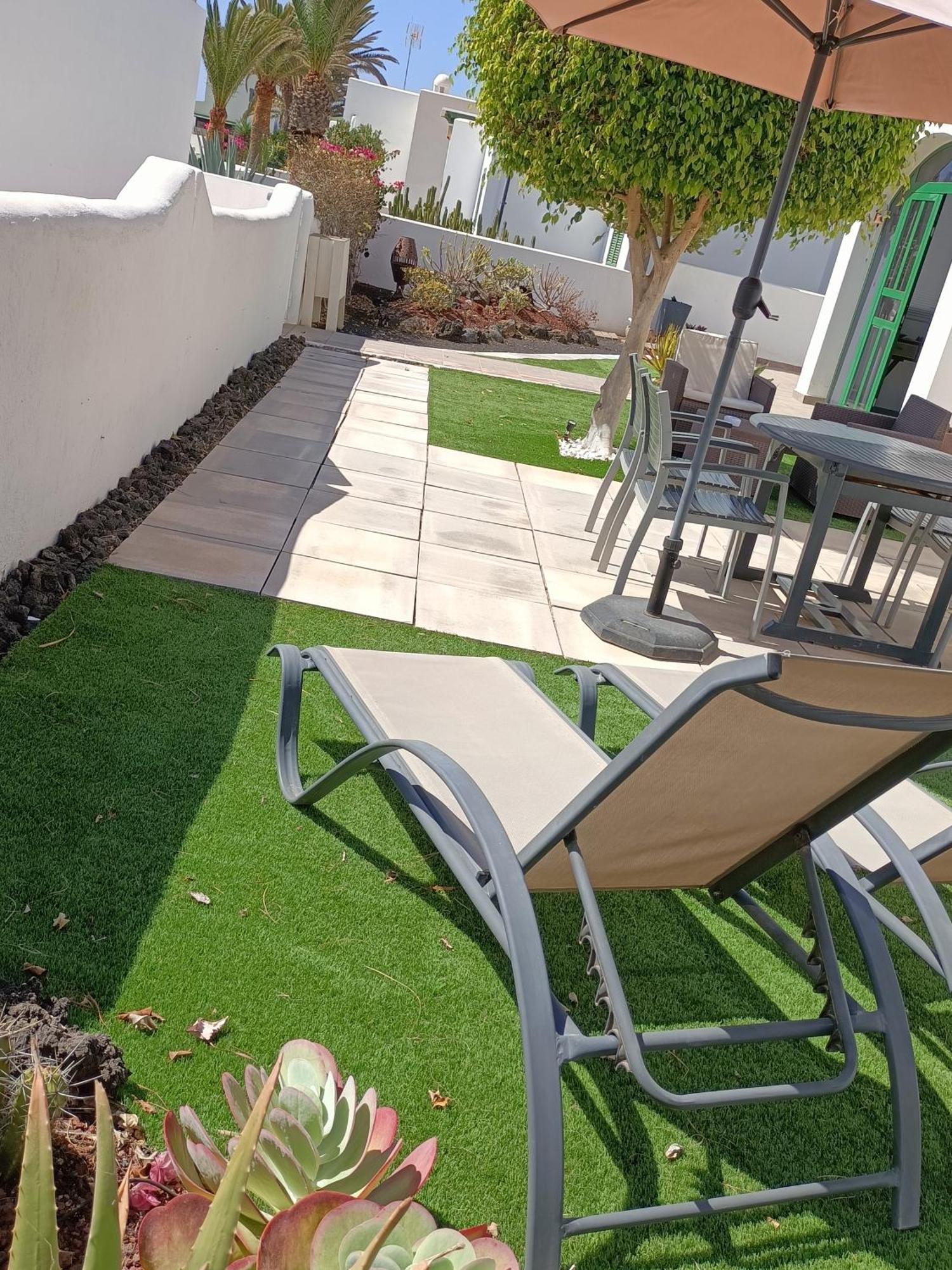 The White House With Pool - Playa Blanca Apartment Exterior photo