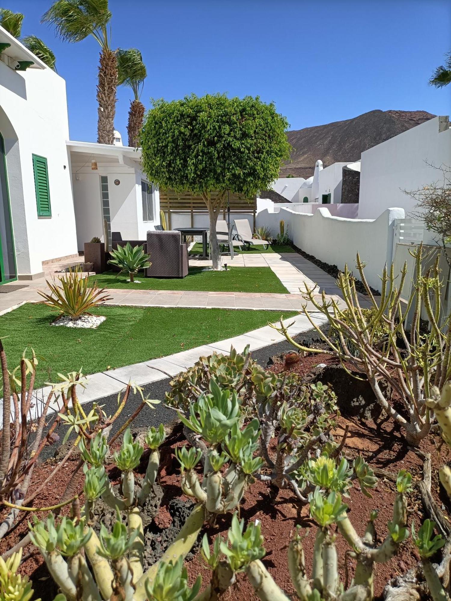 The White House With Pool - Playa Blanca Apartment Exterior photo